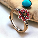 Moni Ring mit roter Blume und Gänseblümchen