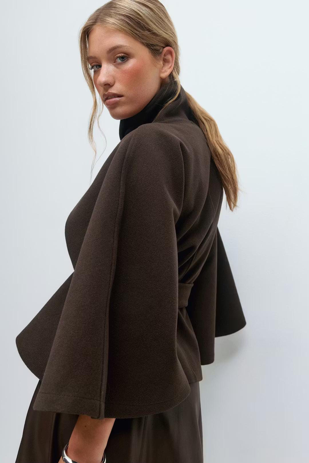 Arlette - Cape mit Gurt