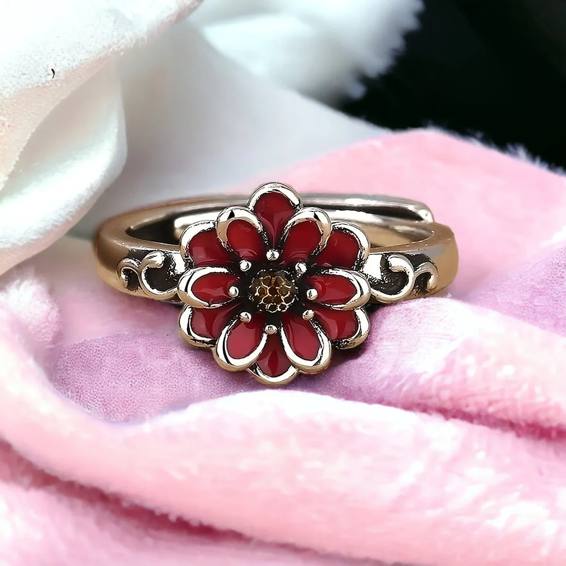 Moni Ring mit roter Blume und Gänseblümchen