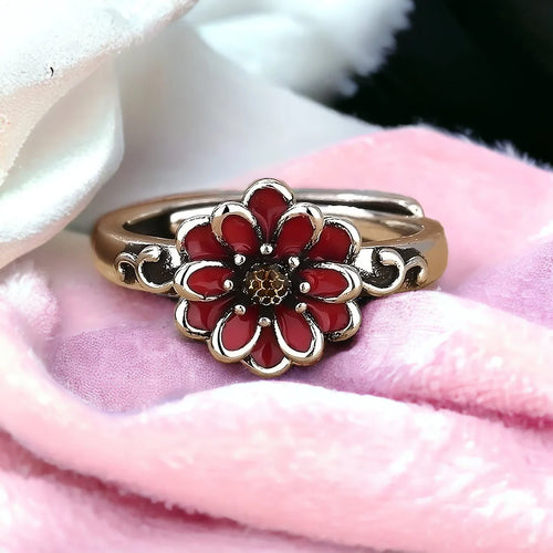 Moni Ring mit roter Blume und Gänseblümchen